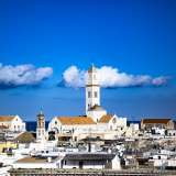 La nostra visita termina per� sulla terrazza dell�hotel, da dove � possibile godere di un�invidiabile vista sul vicino centro storico, con il campanile della Cattedrale che pare fendere il cielo dell�ospitalissima citt� di Bari